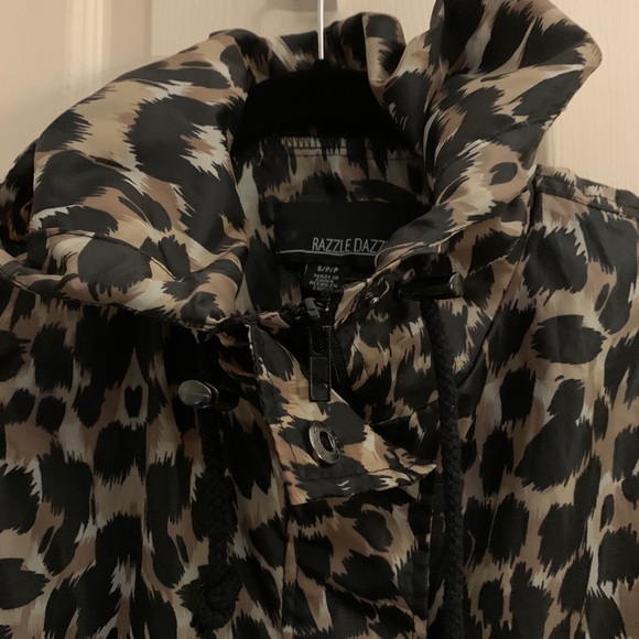 Jacket with hood- RazzleDazzle- Animal print- NEW- Very light for light rain - Picture 4 of 8